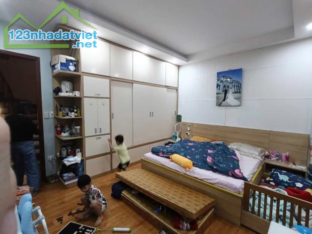 TRUNG TÂM CẦU GIẤY. 50 m2. LÔ GÓC 2 THOÁNG. 30 m RA PHỐ. Giá 11tỷ. - 1