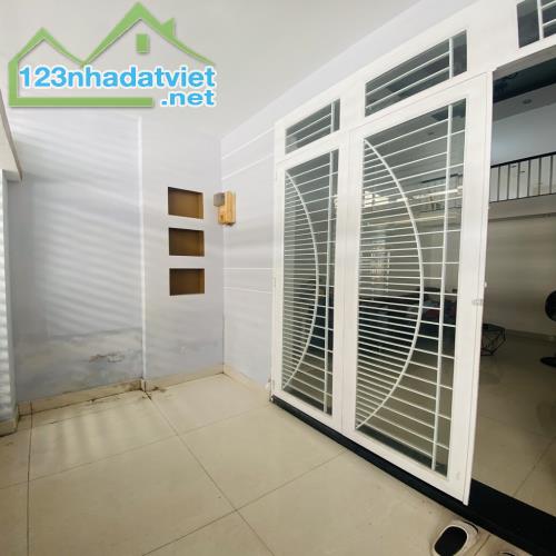 Bán Nhà 2 Tầng 50 m2 đất tại Đs 2, Phường Trường Thọ, Thủ Đức _ Chỉ có 2 Tỏi_ Đừng Mua Nếu - 1