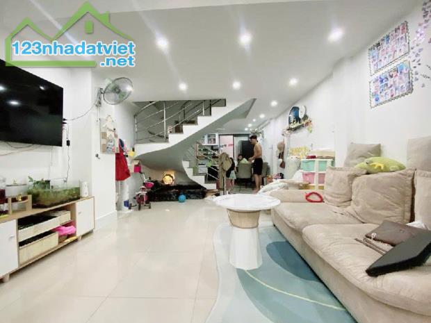 ⛺️ NHÀ MỚI ĐẸP - NGAY VẠN HẠNH MALL - 3 THÁNG 2 - QUẬN 10 - 50M² - 3 TẦNG - 3PN - GIÁ 8TỶ7 - 1