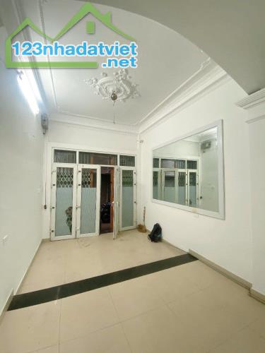 Bán nhà phố Bạch Mai, Hai Bà Trưng 37m, 4 tầng. Giá: 7.2 tỷ. LH: 0937158386