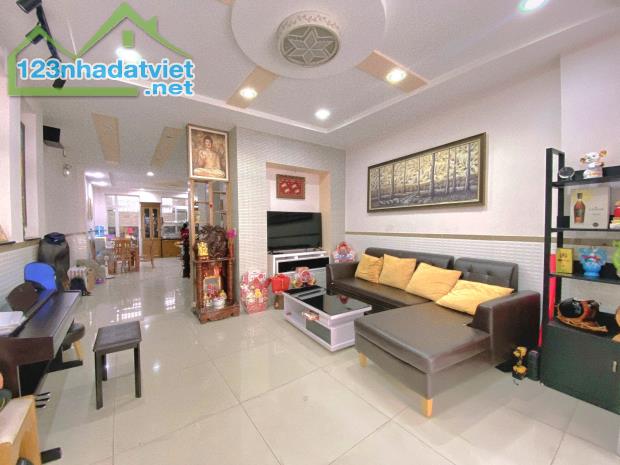 Bán Nhà HXH CMT 8, 105m2, 5 Tầng, Thang Máy, Chỉ 16 Tỷ 5, Phường 15, Quận 10