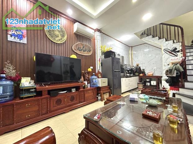 Lô góc Phú Đô nhà đẹp 35m2, 5T kd, ô tô gần, 3 thoáng, full nt, sổ vuông đẹp 8.35tỷ.