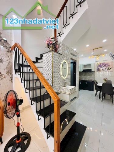 Bán nhà hẻm 3m sát HXH đường Bùi Quang Là, P.12, 3,3 x 10, 2 tầng giá 3.8 tỷ tl - 3