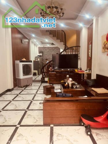 Bán nhà Định Công Thượng- Hoàng Mai , gần phố ở ngay, 60M2 *5T, MT4m giá 10.1 tỷ. Ngõ rộng - 2