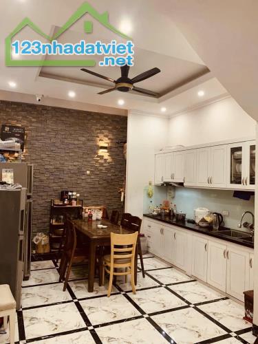 Bán nhà Định Công Thượng- Hoàng Mai , gần phố ở ngay, 60M2 *5T, MT4m giá 10.1 tỷ. Ngõ rộng - 1