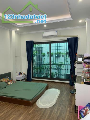Bán nhà Định Công Thượng- Hoàng Mai , gần phố ở ngay, 60M2 *5T, MT4m giá 10.1 tỷ. Ngõ rộng