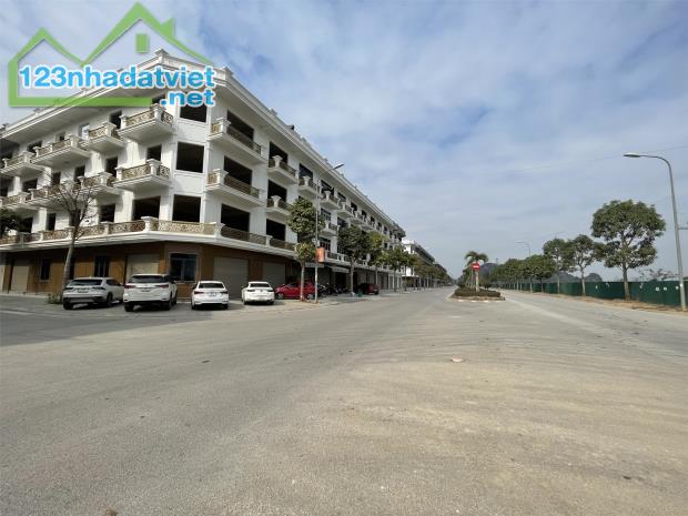 SẴN SỔ SANG TÊN. BÀN GIAO NHÀ NGAY.  CHÍNH THỨC ÁP DỤNG BẢNG GIÁ MỚI. LH: 0966343969