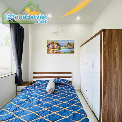 CẦN BÁN GẤP NHÀ 1 TRỆT 1 LẦU 2PN, 2TOILET,BAN CÔNG,HÈM XE HƠI,SỔ HỒNG RIÊNG. - 1