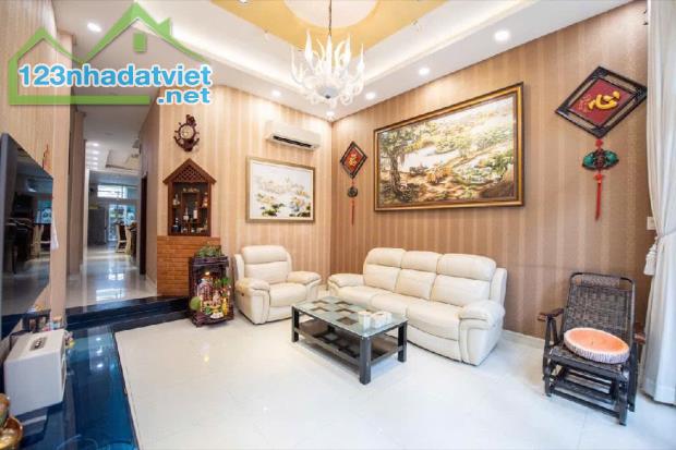Định Cư Pháp Bán Gấp Nhà Mặt Tiền Thoại Ngọc Hầu, Víp Tân Phú, 155m2, Nhỉnh 19 Tỷ TL.