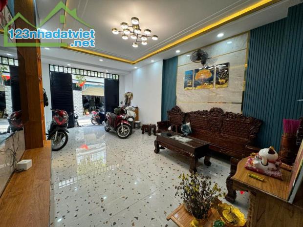 MẶT TIỀN - NHÀ 3 TẦNG - NGANG 5M - KHU TÊN LỬA - CẠNH CÔNG VIÊN -  6TỶ