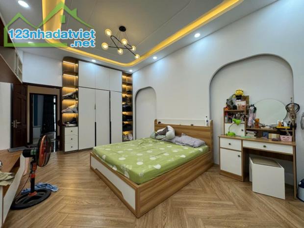 MẶT TIỀN - NHÀ 3 TẦNG - NGANG 5M - KHU TÊN LỬA - CẠNH CÔNG VIÊN -  6TỶ - 1