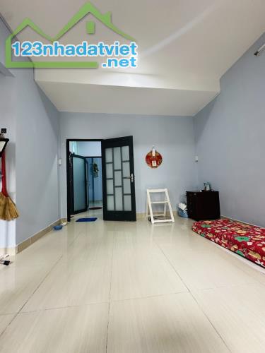 BÁN NHÀ ĐƯỜNG TÂN SƠN NHÌ- 37M2 - 3 TẦNG - 3 PN - CHỈ 3.X ĐỒNG - 5