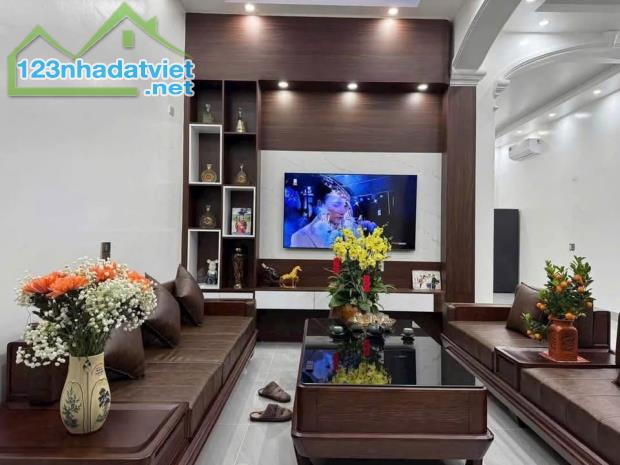 BÁN GẤP NHÀ PHỐ HUỲNH THÚC KHÁNG, Ô TÔ TRÁNH_DT 70M2, 7 TẦNG, MT 4.5M, 26TỶ - 1