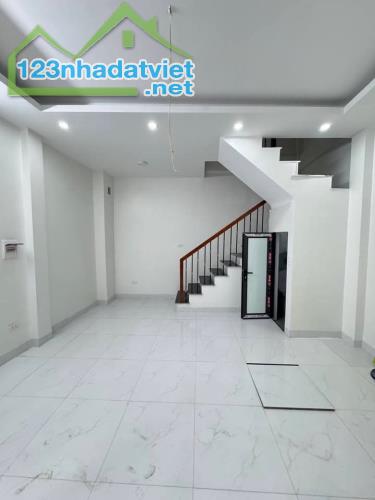 Bát Khối Long Biên Hà Nội 30m2 giá 4 tỷ - 2