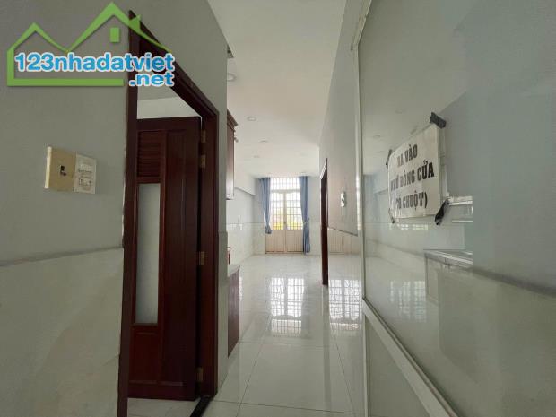 Bán nhà Lô góc 2MT Lê Trọng Tấn -Tây Thạnh, DT: 6.6x13.6m, 2 Tầng - 3PN, 15.9 tỷ. - 1