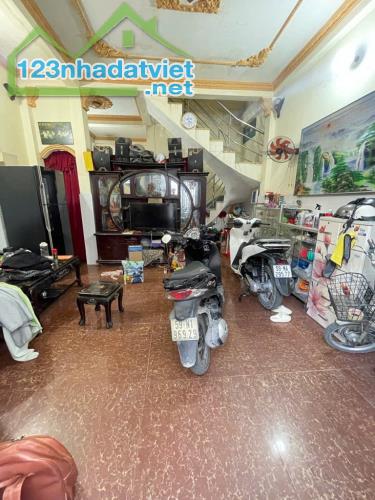 ngây  hồ văn lông .gần chợ bà hôm cũ -tân tạo bình tân -45m x3 tầng hxh tông thoáng - - 3