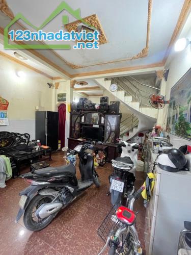 ngây  hồ văn lông .gần chợ bà hôm cũ -tân tạo bình tân -45m x3 tầng hxh tông thoáng - - 2