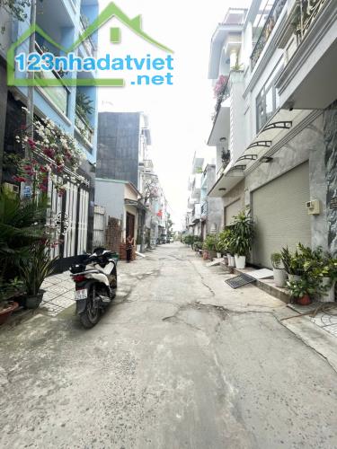 Gấp Bán nhà ngay chợ Bình Thành hẻm 6m xe hơi vào nhà 55m2,4Tầng Nhỉnh 4tỷ - 4