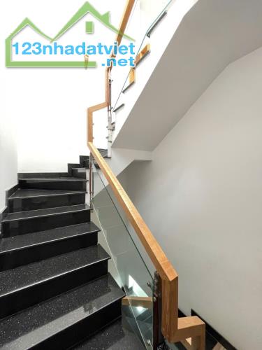 Gấp Bán nhà ngay chợ Bình Thành hẻm 6m xe hơi vào nhà 55m2,4Tầng Nhỉnh 4tỷ