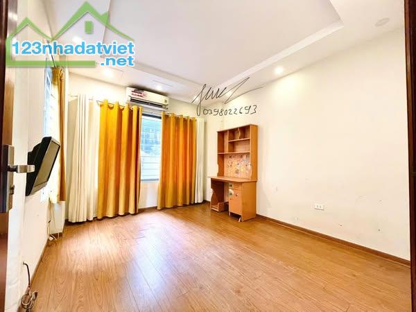 Cho thuê nhà nguyên căn Hoàng Hoa Thám | 40m² | 5 tầng | 4PN | 12 triệu/tháng