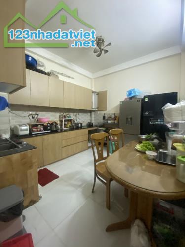 BÁN NHÀ CHỢ HOA HỒ THỊ KỶ, QUẬN 10, 4 TẦNG, 4 PN, 3 WC, 42M² - SỔ HỒNG CHÍNH CHỦ - 2