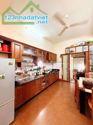 🏡 **BÁN NHÀ 4 TẦNG TRÊN ĐƯỜNG THÔNG TÔ HIẾN THÀNH, KHU CHỢ THUỐC Q.10 - NHỈNH 14 TỶ! - 3