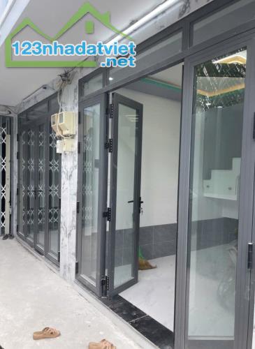 Hot !!! Nhà Bán siêu rẻ hẻm xe hơi Huỳnh Tấn Phát Q7