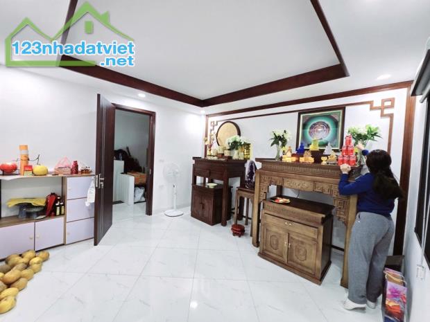 BÁN GẤP NHÀ 72m² – Ô TÔ ĐỖ CỬA – TRUNG TÂM BẮC TỪ LIÊM  Diện tích 72m², mặt tiền 4m, nhà 4 - 1