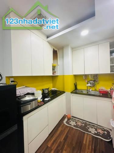 Nhà Hẻm Ôtô Cách Mạng Tháng 8 Phường 12 Quận 10. - 2