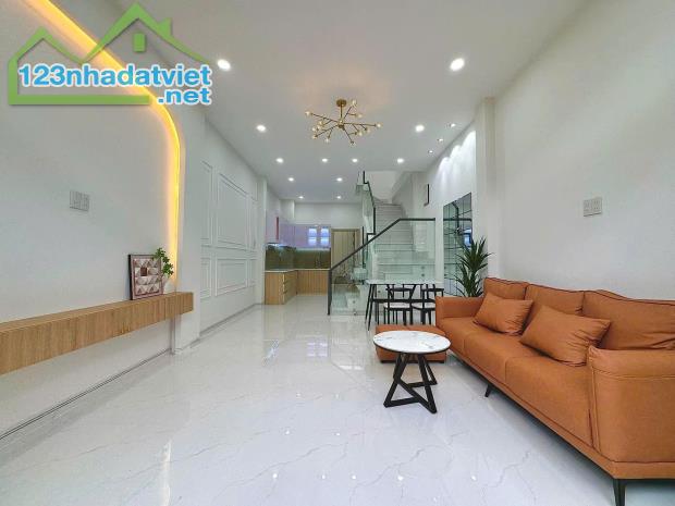 SỞ HỮU NHÀ LẦU GẦN 130m2 KÈM BỘ NỘI THẤT SANG TRỌNG – VỚI 699 TRIỆU! - 1