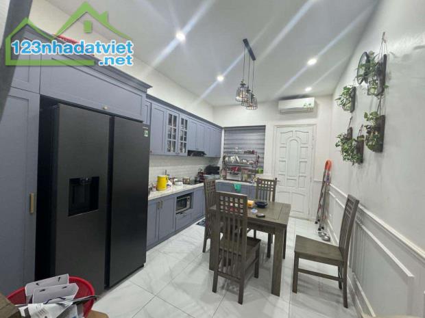 Chủ nhà cần bán gấp nhà ở trung tâm Quận Cầu Giấy DT 34m, 5T, mặt tiền 5,1m, giá 5,8 tỷ. - 4
