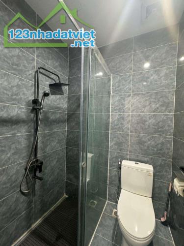Chủ nhà cần bán gấp nhà ở trung tâm Quận Cầu Giấy DT 34m, 5T, mặt tiền 5,1m, giá 5,8 tỷ.