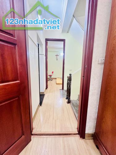 Bán nhà riêng quậnThanh Xuân 40m  4 tầng 10m ra ô tô tránh gần phố ở ngay  chỉ  hơn 7 ty
