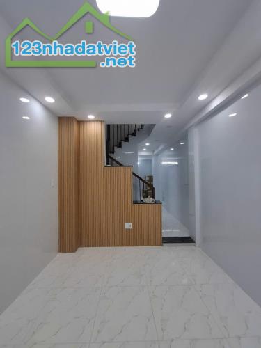 Chuyển công tác, bán gấp nhà mới 3 tầng CMT8 - Quận 10, đủ tiện ích, chỉ 7.x tỷ, bao giá.