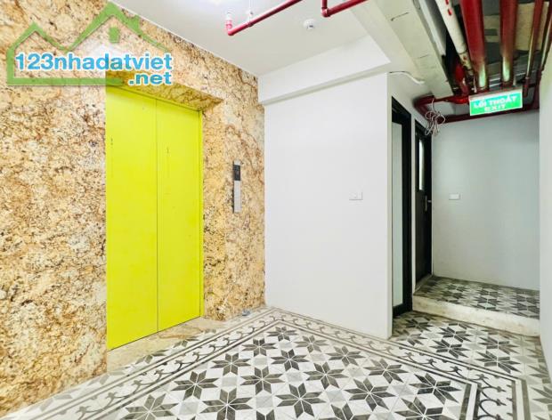 Bán tòa nhà Mặt phố Lạc Long Quân - 115m2 x 8T - MT 10m - Tầng hầm Thang máy - Vỉa hè 5m - 1
