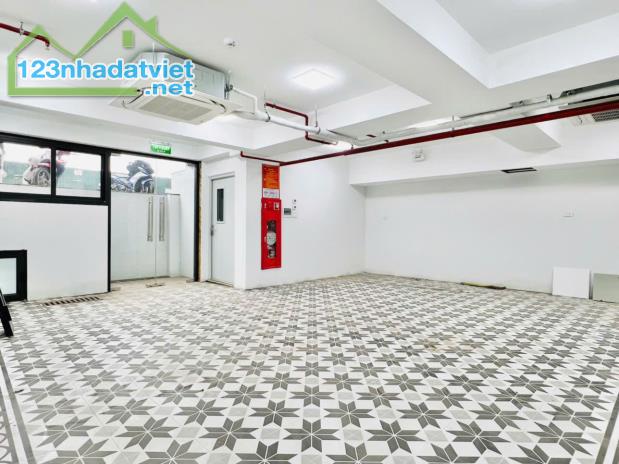 Bán tòa nhà Mặt phố Lạc Long Quân - 115m2 x 8T - MT 10m - Tầng hầm Thang máy - Vỉa hè 5m - 2