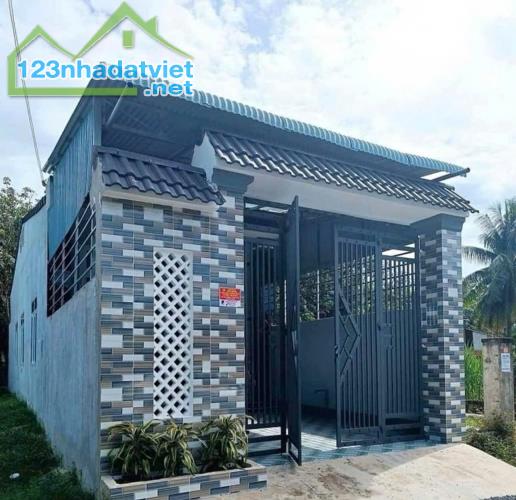 Nhà cấp 4 giá 720triệu, ngay Tân Xuân Hóc Môn, đường Đồng Tâm vào 1 sẹc ngắn.
