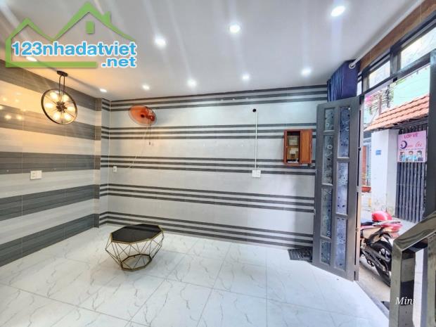 SIÊU PHẨM NhÀ NHỎ , đường Phạm Văn chiêu,P11 Gò Vấp,DT 20 m2 , 2 lầu,  2PN ,2 WC, - 2