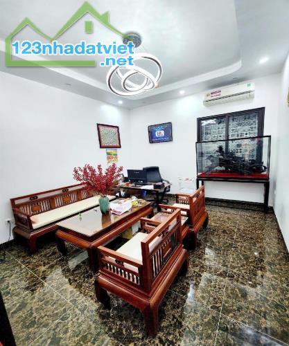 NHÀ ĐẸP KIM NGƯU - PHÂN LÔ - Ô TÔ ĐỖ CỬA - GARA 7 CHỖ VÀO NHÀ - 5 TẦNG - THANG MÁY - 18.X - 2