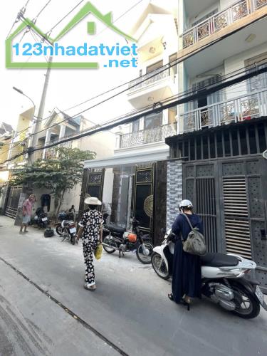 Siêu Phẩm mặt King Doanh gần chợ Bình Thành hẻm 6m thông KD 56m2,4Tầng Nhỉnh 5tỷ