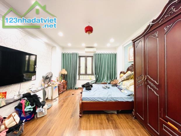 Bán nhà Kim Giang ô tô vào nhà 60m2 MT5m 10.2tỷ - 2