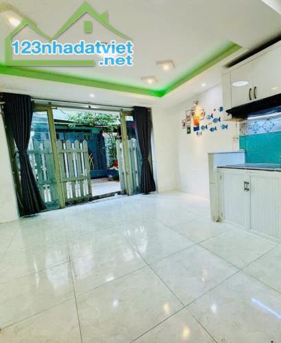 Bán nhà HẺM XE HƠI 4M, 30m2, KHU DÂN CƯ HIỆN HỮU, Đường Huỳnh Tấn Phát, Quận 7.