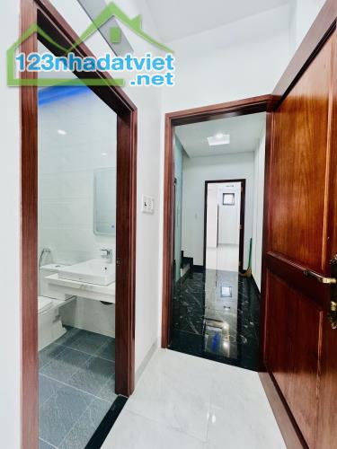 Nhà mới xây HXH Nguyễn Bỉnh Khiêm P.1 Gò Vấp 4 tầng giá 9.8 tỷ - 2