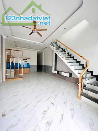 SỞ HỮU NHÀ LẦU GẦN 130m2 KÈM BỘ NỘI THẤT SANG TRỌNG – VỚI 699 TRIỆU! - 2