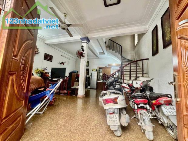 THỤY KHUÊ - Ô TÔ - CÁCH 2 NHÀ RA MẶT PHỐ - NHÀ DÂN XÂY - TẶNG GPXD - Ở HOẶC XÂY CCMN - 2
