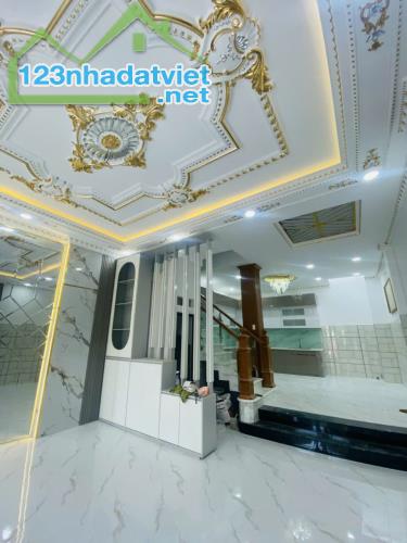 Bình Tân, Nhà 4 tâng 68m2, Ngang 5.5m, ô tô, giá rẻ