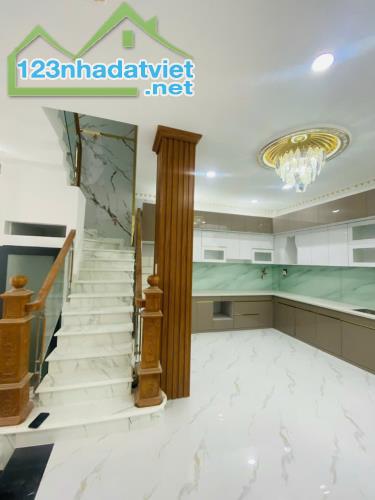 Bình Tân, Nhà 4 tâng 68m2, Ngang 5.5m, ô tô, giá rẻ - 1