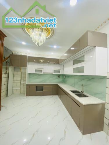 Bình Tân, Nhà 4 tâng 68m2, Ngang 5.5m, ô tô, giá rẻ - 2