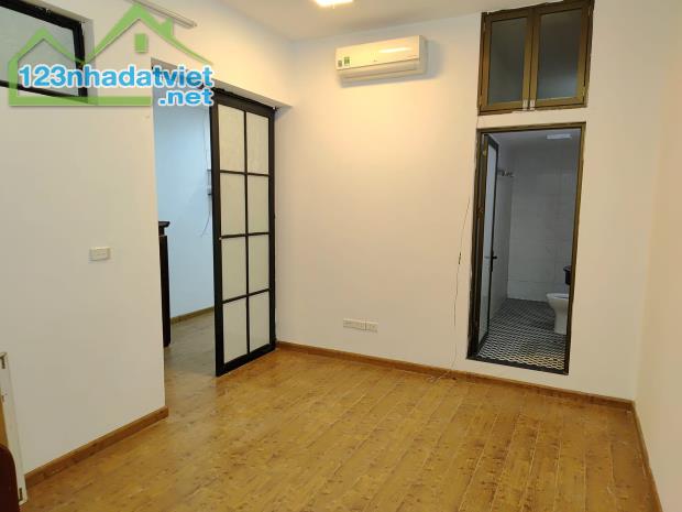 Cho thuê căn hộ tập thể ĐH Thủy Lợi, phố Chùa Bộc. 100m2 3pn, nhận nhà ngay. Giá 12