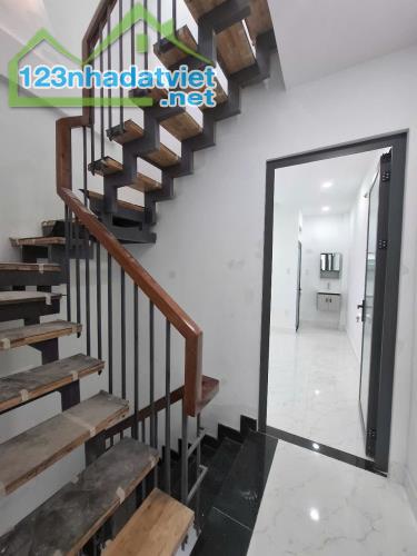 Chuyển công tác, bán gấp nhà mới 3 tầng CMT8 - Quận 10, đủ tiện ích, chỉ 7.x tỷ, bao giá. - 1